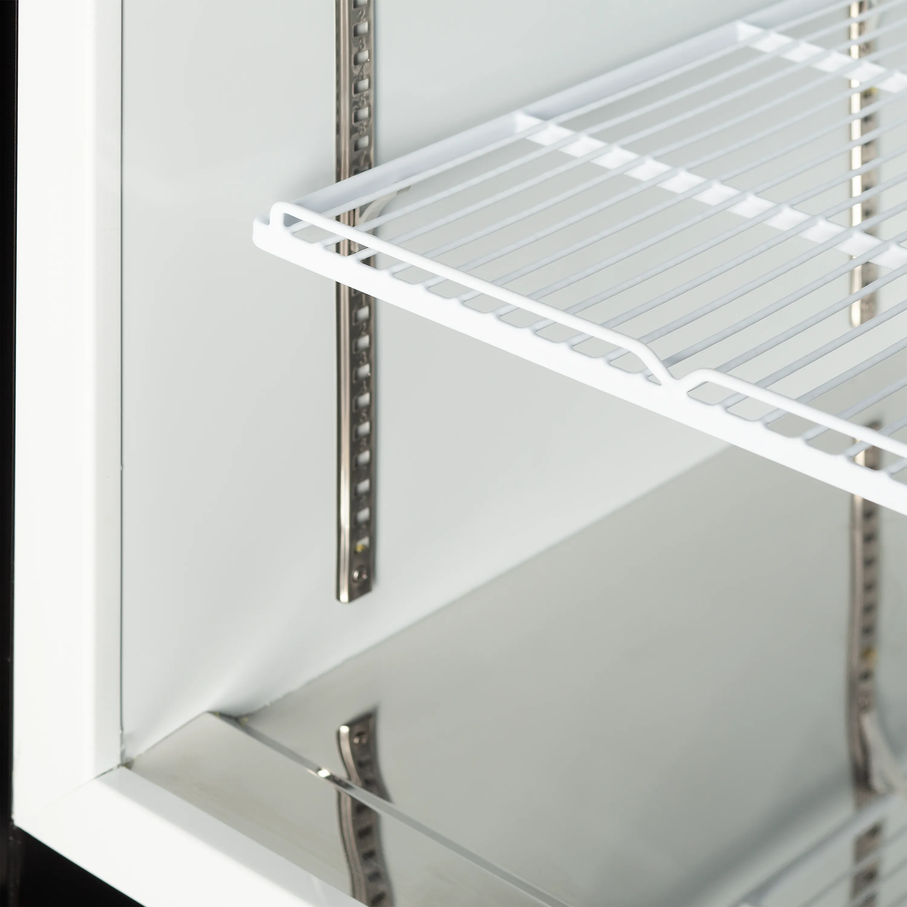 Atom Maxi F3DS 3-Door Display Freezer – Frameless Glass, LED Lighting, Ventilated Cooling, -18 to -22°C, Silver/White, 1563L Capacity
