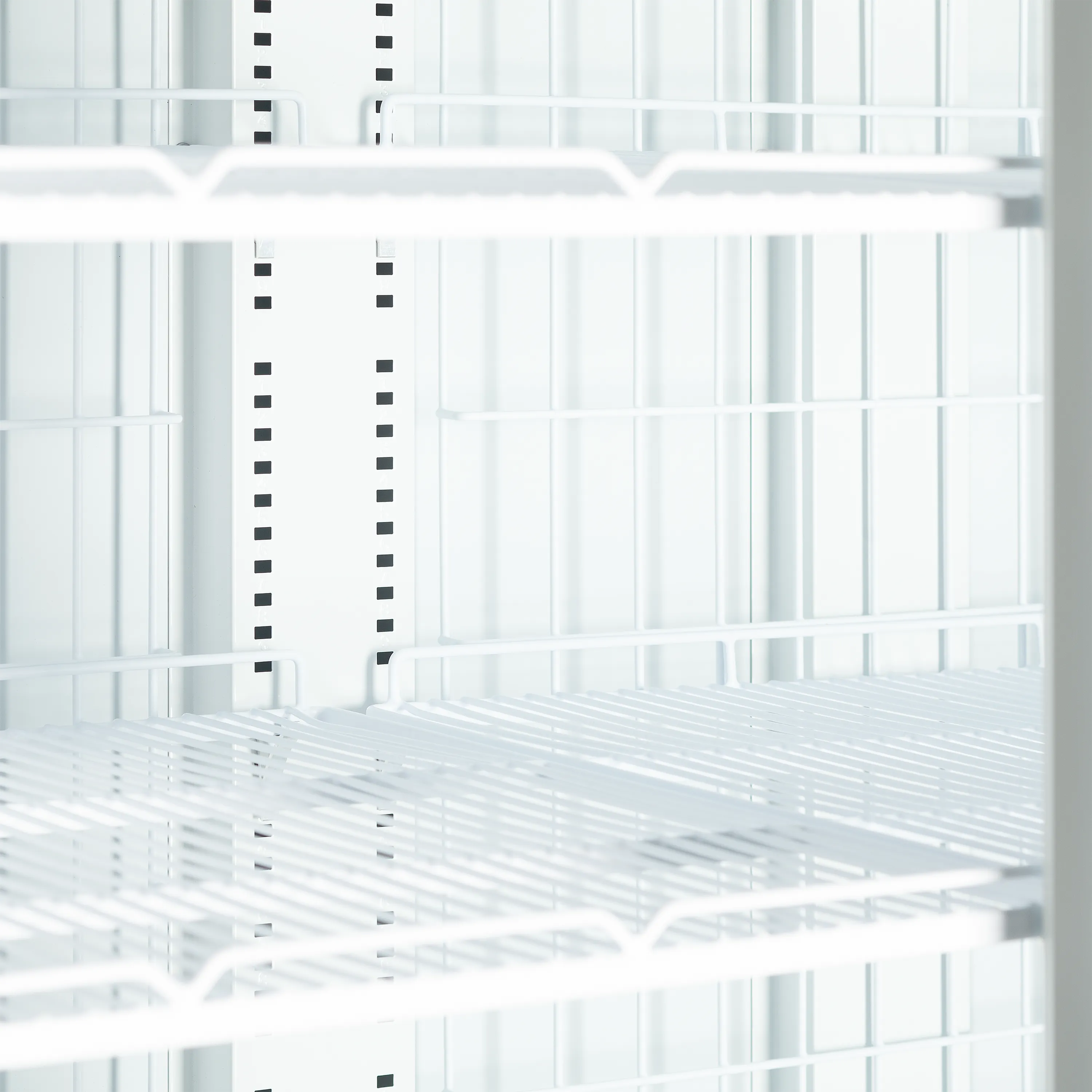 Atom Maxi F3DS 3-Door Display Freezer – Frameless Glass, LED Lighting, Ventilated Cooling, -18 to -22°C, Silver/White, 1563L Capacity