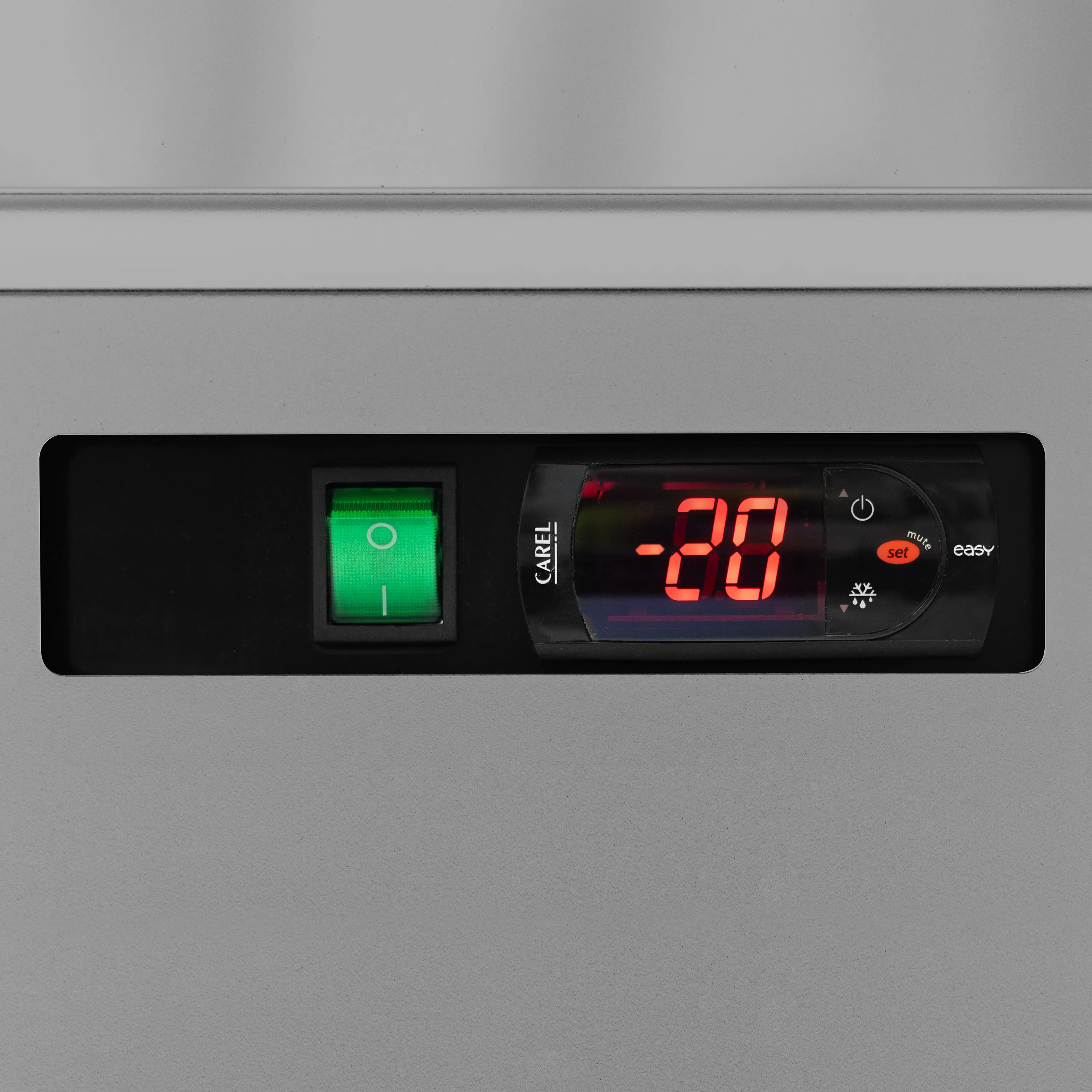 Atom Maxi F3DS 3-Door Display Freezer – Frameless Glass, LED Lighting, Ventilated Cooling, -18 to -22°C, Silver/White, 1563L Capacity