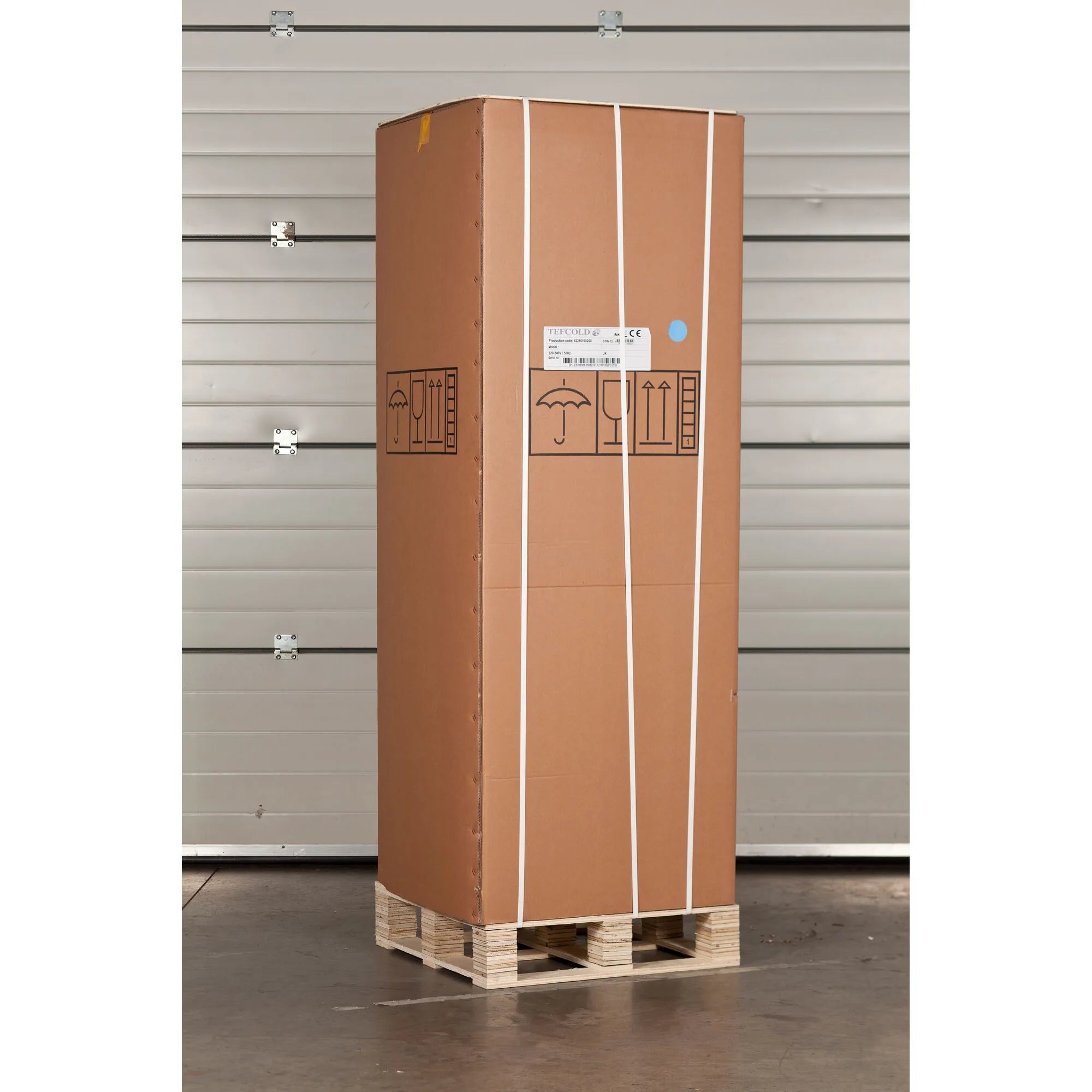 UR400SG Glass Door Merchandiser | Fan Assisted Cooling | LED Interior Light | Electronic Thermostat | Stainless Steel & White Finish